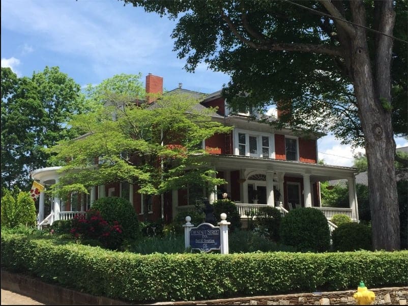 box hedges surrounding the front yard of the chestnut street inn an asheville bed and breakfast