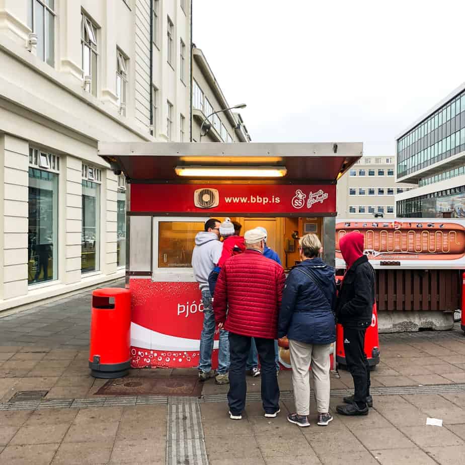 iceland itinerary line at hot dog stand in reykjavic