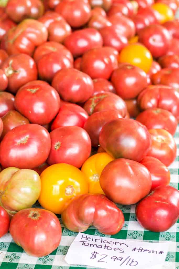 heirloom tomatoes for sale at the farmers market